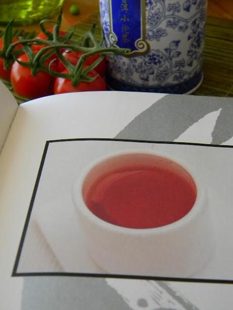 Budino di Pisellini e Aneto con Consomme' di Pomodoro e The Nero