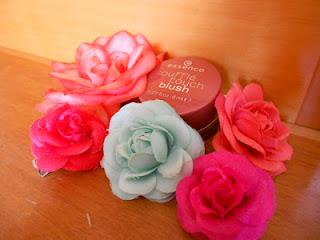 Essence soufflè touch blush Essence soufflè touch blush