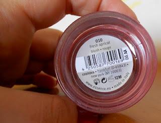 Essence soufflè touch blush Essence soufflè touch blush