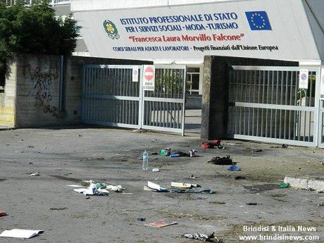 Attentato di Brindisi: La procura indaga per strage