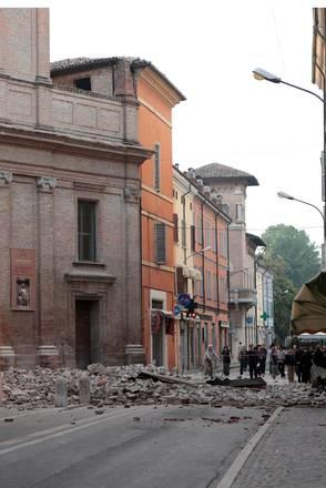 Violento terremoto in Emilia: foto, video, magnitudo e zone interessate