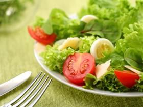 Mangiare verdure prima del pasto: a cosa serve?