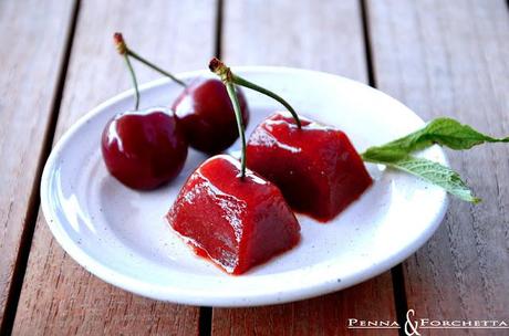 Gelatina di ciliegie con rhum - Cherry jelly with rum