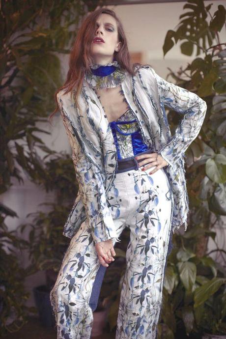 INSOLITE STAMPE FLOREALI NEGLI ABITI DI HERMIONE DE PAULA INSOLITE STAMPE FLOREALI NEGLI ABITI DI HERMIONE DE PAULA