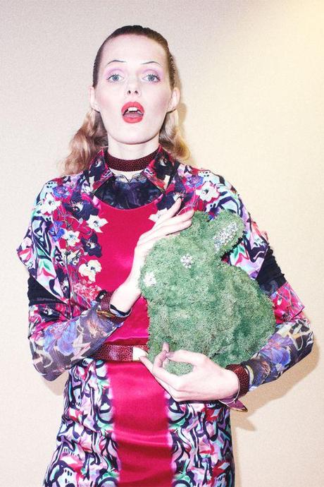 INSOLITE STAMPE FLOREALI NEGLI ABITI DI HERMIONE DE PAULA INSOLITE STAMPE FLOREALI NEGLI ABITI DI HERMIONE DE PAULA