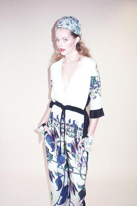 INSOLITE STAMPE FLOREALI NEGLI ABITI DI HERMIONE DE PAULA INSOLITE STAMPE FLOREALI NEGLI ABITI DI HERMIONE DE PAULA