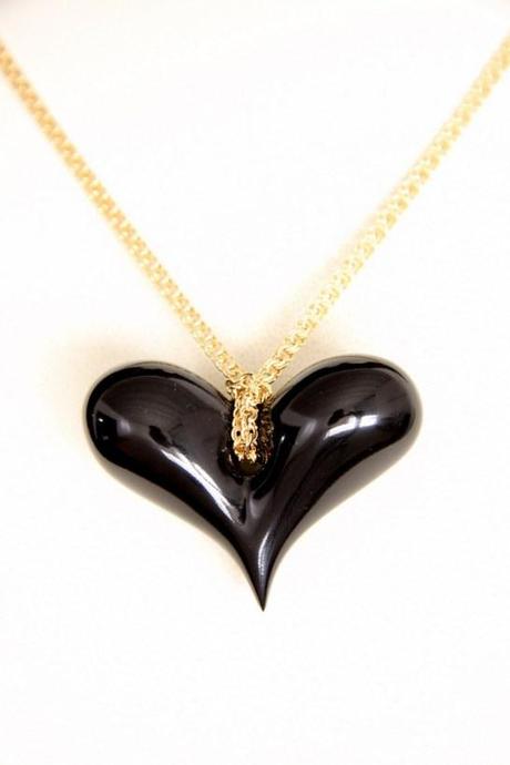 BLACK HEART is the first jewel designed by Emanuele Rubini dedicated to Amy Winehouse.