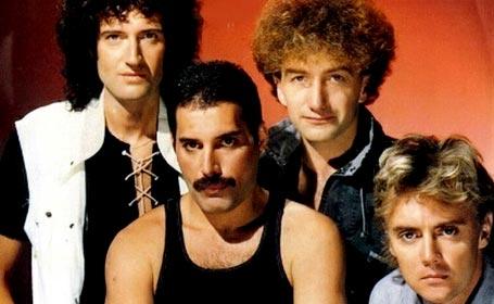 QUEEN -  E l'ologramma di Freddie Mercury