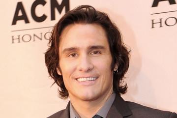 Il gioco delle case discograficge: Joe Nichols lascia, Tim McGraw cambia