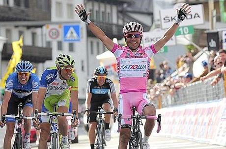 95° Giro D’Italia 17^ Tappa: Joaquin Rodriguez vince a Cortina e rimane Maglia Rosa