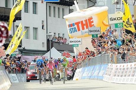 95° Giro D’Italia 17^ Tappa: Joaquin Rodriguez vince a Cortina e rimane Maglia Rosa