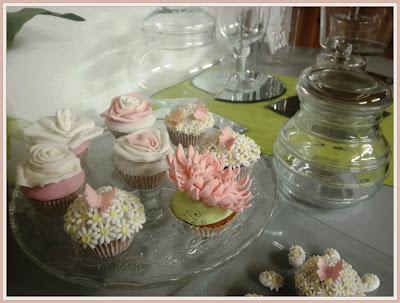 CONFETTI E CUPCAKES.....