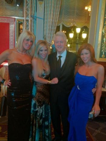 Bill Clinton e la raccolta fondi per la Clinton Foundation: le “Notti di Monaco” con le starlette del porno