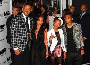 will smith 300x216 Will Smith sfila con la famiglia alla premiére di Men in Black III   vetrina gossip 