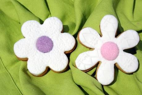 TUTORIAL – Biscotti decorati di primavera: fiori e farfalle