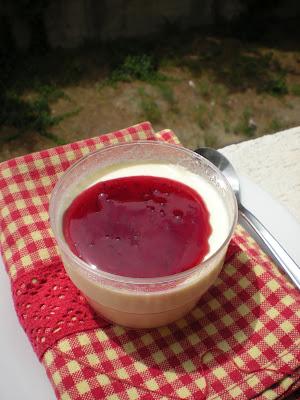 Panna cotta alla grappa e frutti di bosco