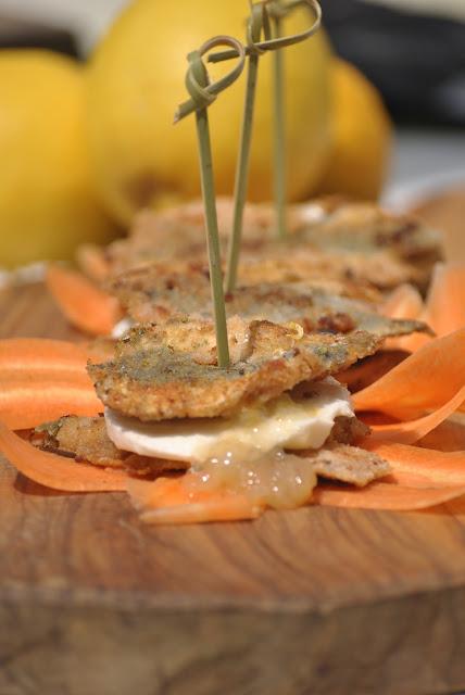 Sandwich di sarde in crosta di mandorle con fiordilatte e confettura di limoni