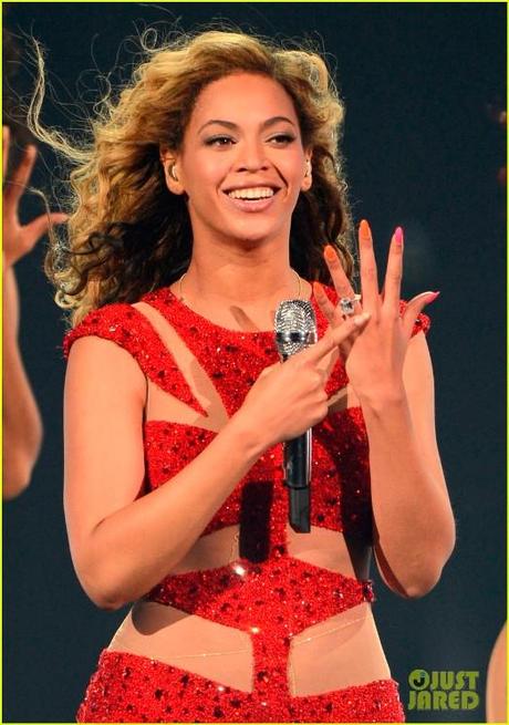 Celebrity Nail Star | Beyoncè e la trendy “accent manicure”