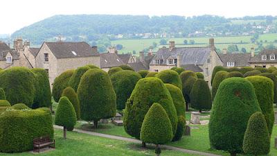 Painswick, Gloucestershire e gli alberi di tasso Painswick, Gloucestershire e gli alberi di tasso