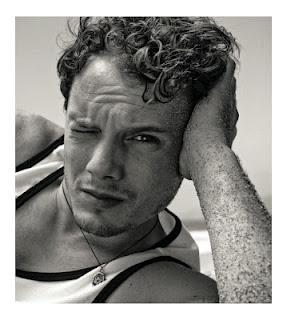 Anton Yelchin Dons in Dolce & Gabbana su Interview Russia