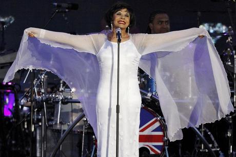 DAME SHIRLEY BASSEY, MERAVIGLIOSA, AL DIAMOND JUBILEE CONCERT http://static.stuff.co.nz/1338843854/881/7043881.jpg