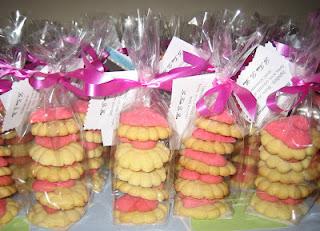 Biscotti per la festa della Mamma, vendita di beneficienza dell'oratorio di Moltrasio (CO)