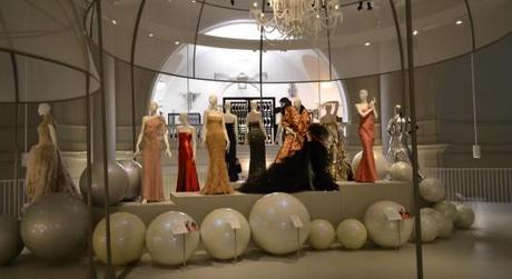 12-Ballgowns.-British-Glamour-since-1950
