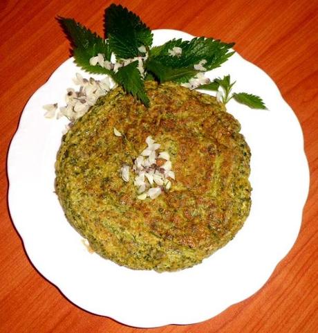 Cucina a Casa Cactus: frittata di ortiche e fiori d'acacia Cucina a Casa Cactus: frittata di ortiche e fiori d'acacia