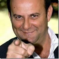 Gerry Scotti contro Beppe Grillo