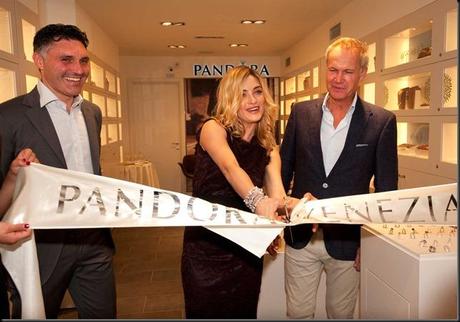 Pandora inaugura a Venezia