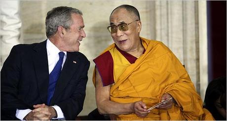 Tibet, svelati dossier sulla guerriglia. “I soldi della Cia al Dalai Lama”