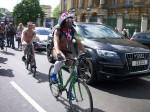 Nudi in bicicletta per protestare !