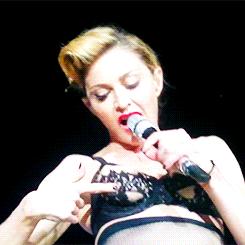MADONNA MOSTRA IL SUO CAPEZZOLO AL MONDO INTERO NEL SUO CONCERTO MDNA MADONNA MOSTRA IL SUO CAPEZZOLO AL MONDO INTERO NEL SUO CONCERTO MDNA