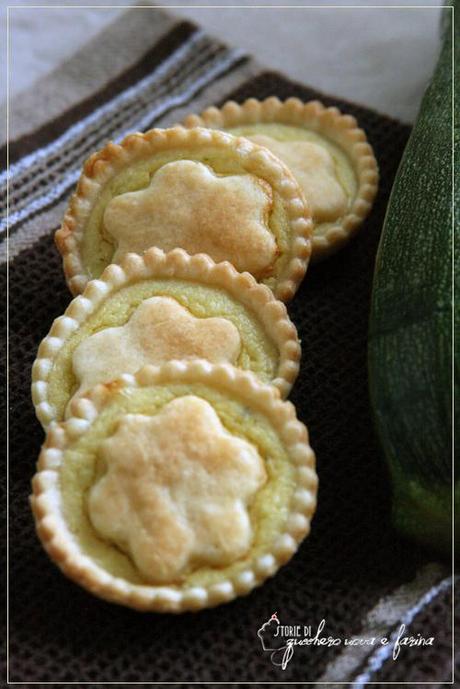 tartellette con zucchine e caprino