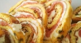 Girelle di frittata con salmone, robiola e caprino Girelle di frittata con salmone, robiola e caprino