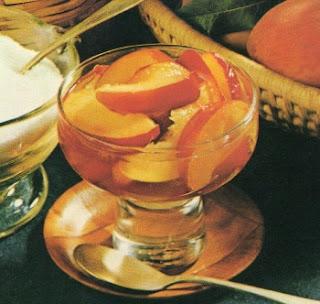 Pesche al vino bianco Pesche al vino bianco