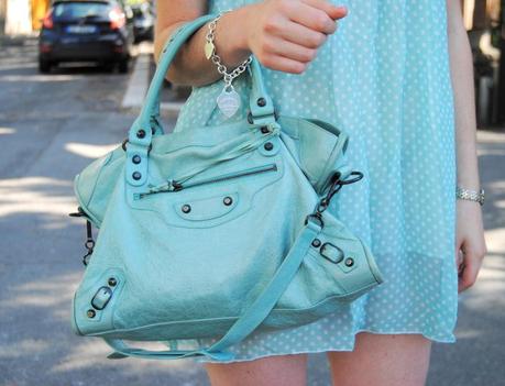 Yes, Tiffany Blue is my fav colour!