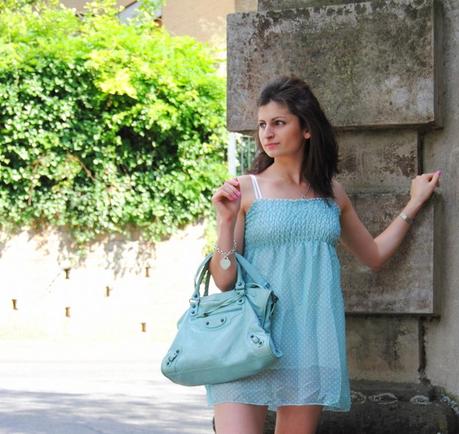 Yes, Tiffany Blue is my fav colour!