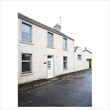 Appuntamento al cottage : a white and red cottage... Appuntamento al cottage : a white and red cottage...