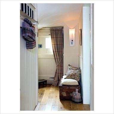 Appuntamento al cottage : a white and red cottage... Appuntamento al cottage : a white and red cottage...