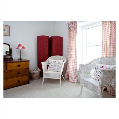 Appuntamento al cottage : a white and red cottage... Appuntamento al cottage : a white and red cottage...
