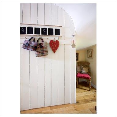 Appuntamento al cottage : a white and red cottage... Appuntamento al cottage : a white and red cottage...