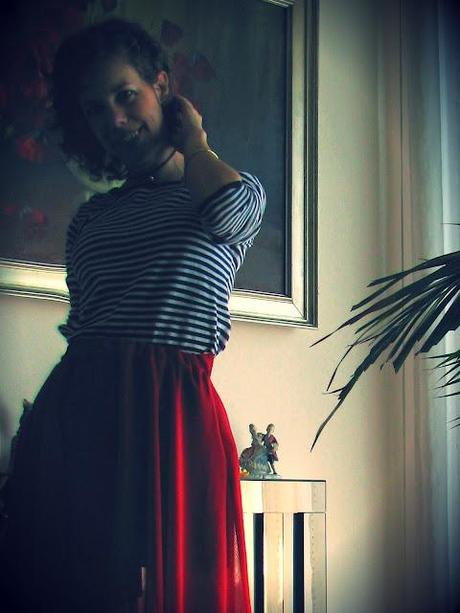 Sailor style: with asimmetric skirt Sailor style: with asimmetric skirt