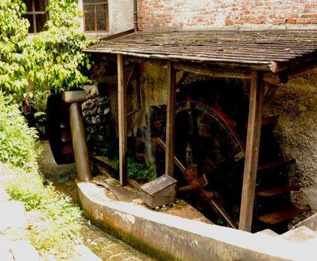 Mulino ad acqua Casa Creatività Natura Salute