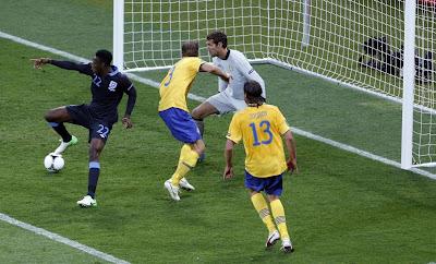 Welbeck con un gran gol di tacco decide Svezia-Inghilterra (VIDEO)