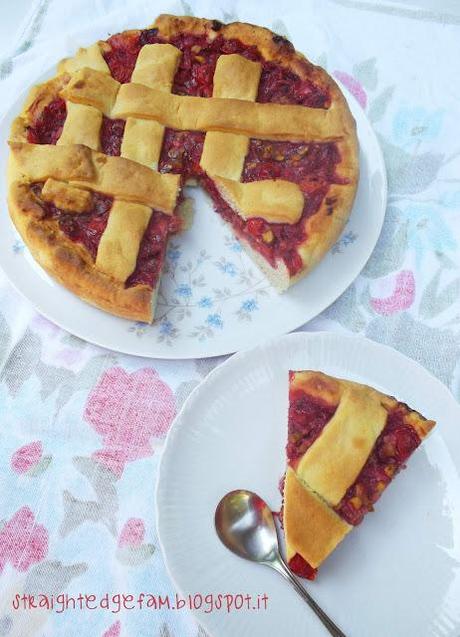 CROSTATA DI FRAGOLE, CILIEGIE E PISTACCHI CROSTATA DI FRAGOLE, CILIEGIE E PISTACCHI