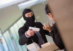 Crotone: i rapinatori dell'orafo hanno le ore contate. Fermato un sospettato. Crotone: i rapinatori dell'orafo hanno le ore contate. Fermato un sospettato.