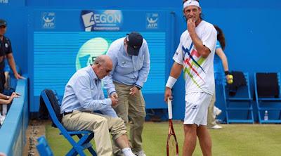 Il tennista Nalbandiam prende a calci la sedia di un giudice che si ferisce: squalificato!