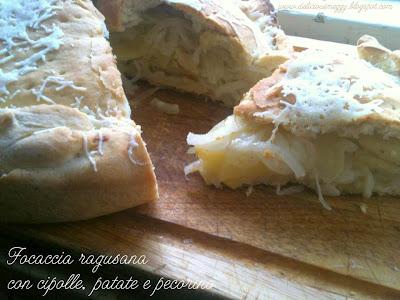 Focaccia ragusana con cipolle, patate e pecorino