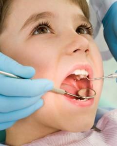 Cura dentale nei bambini, cosa evitare e cosa fare